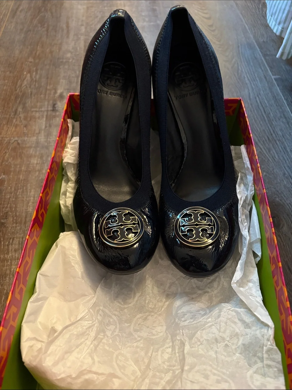 NEW Tory Burch Navy Blue Patent Leather Logo Pumps